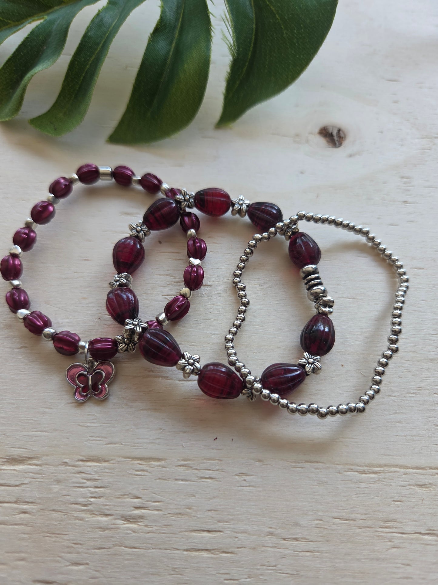 Armbänder Rot Glas mit Blüten 4er-Set