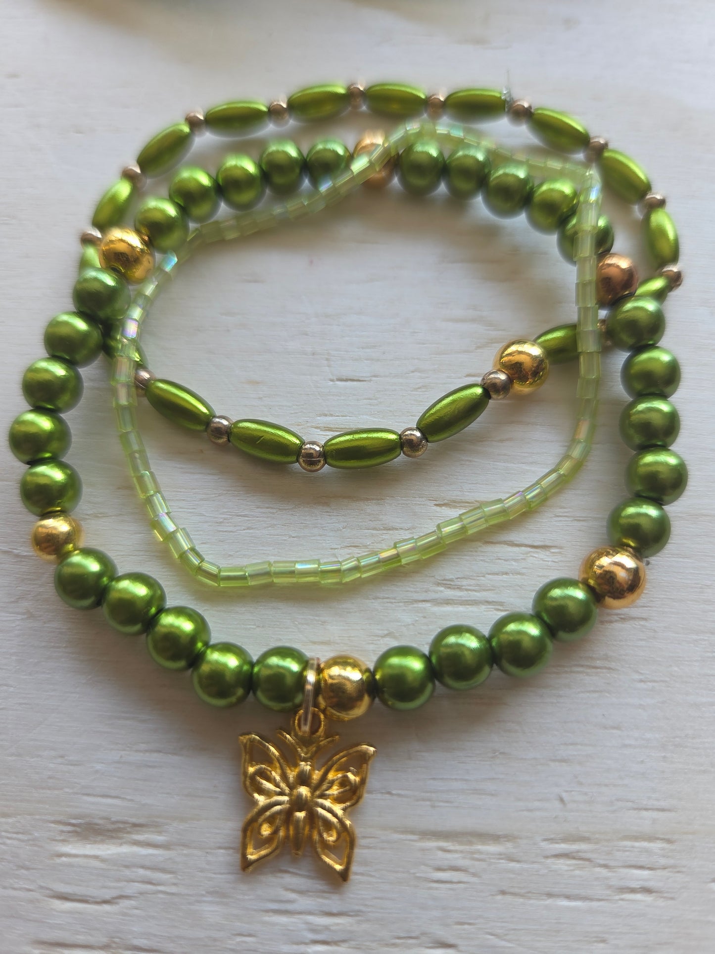 Armbänder Grün mit Perlen und Perlmutt 4er-Set