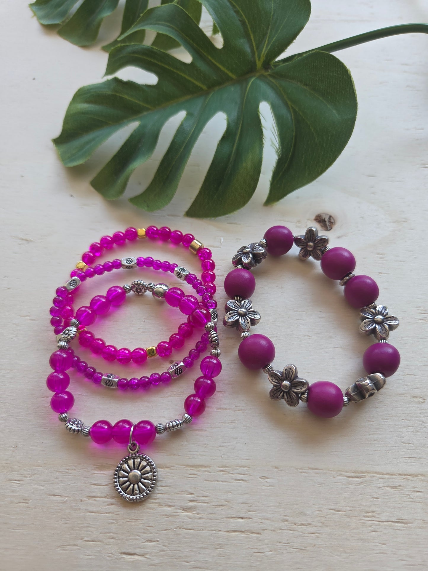 Armbänder mit Blüten Pink