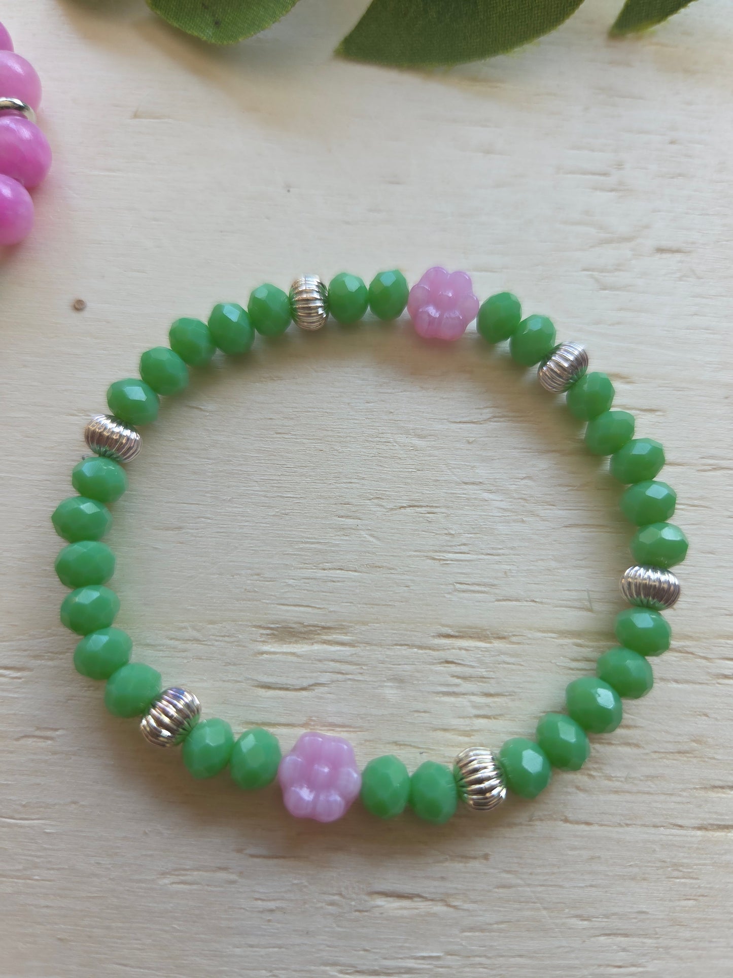 Armbänder Rosa/Grüne Perlen mit Blüten 4er-Set