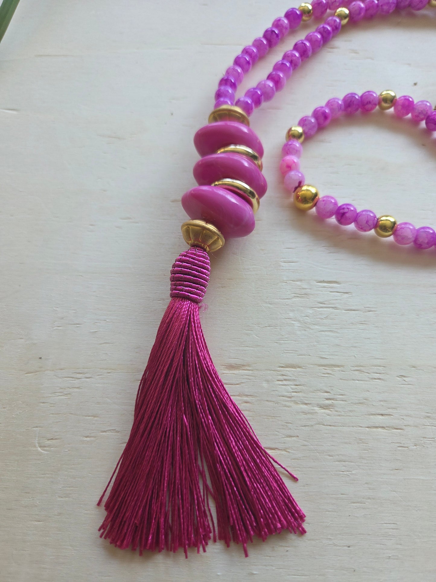 Halskette mit AH Quaste Pink