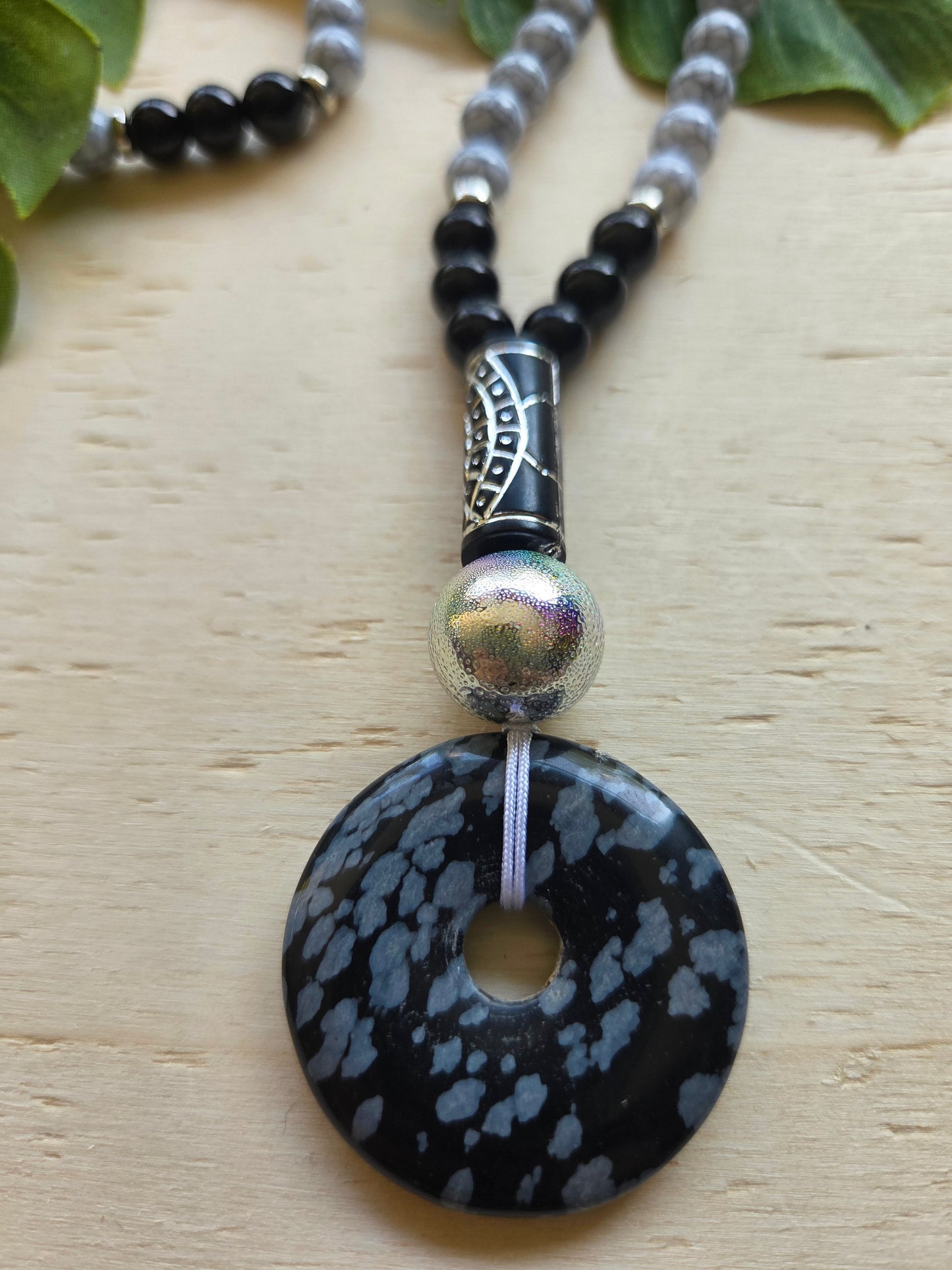 Halskette mit AH Donut Schneeflocken Obsidian