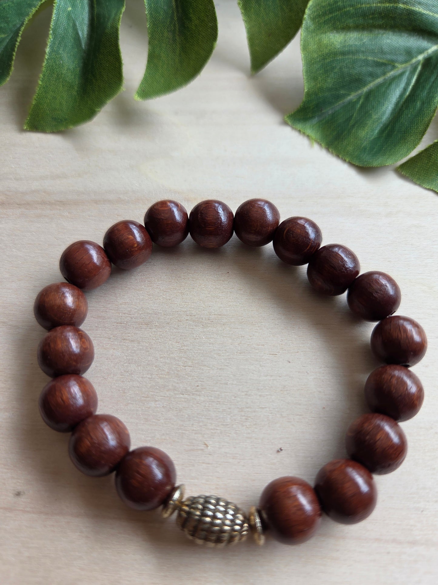 Armbänder mit Leo Kugeln Holz braun