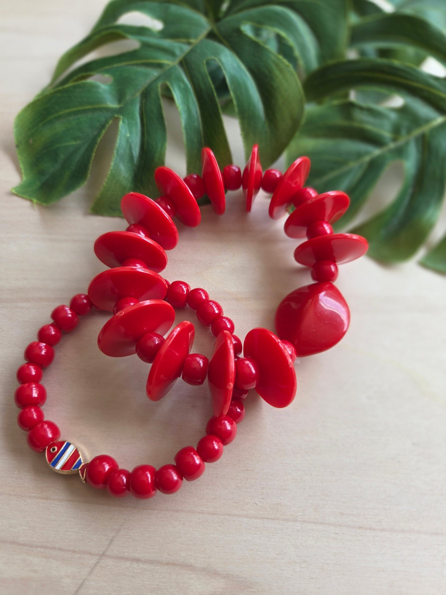 Armbänder Big Perlen Rot und AB mit Fisch 2er-Set