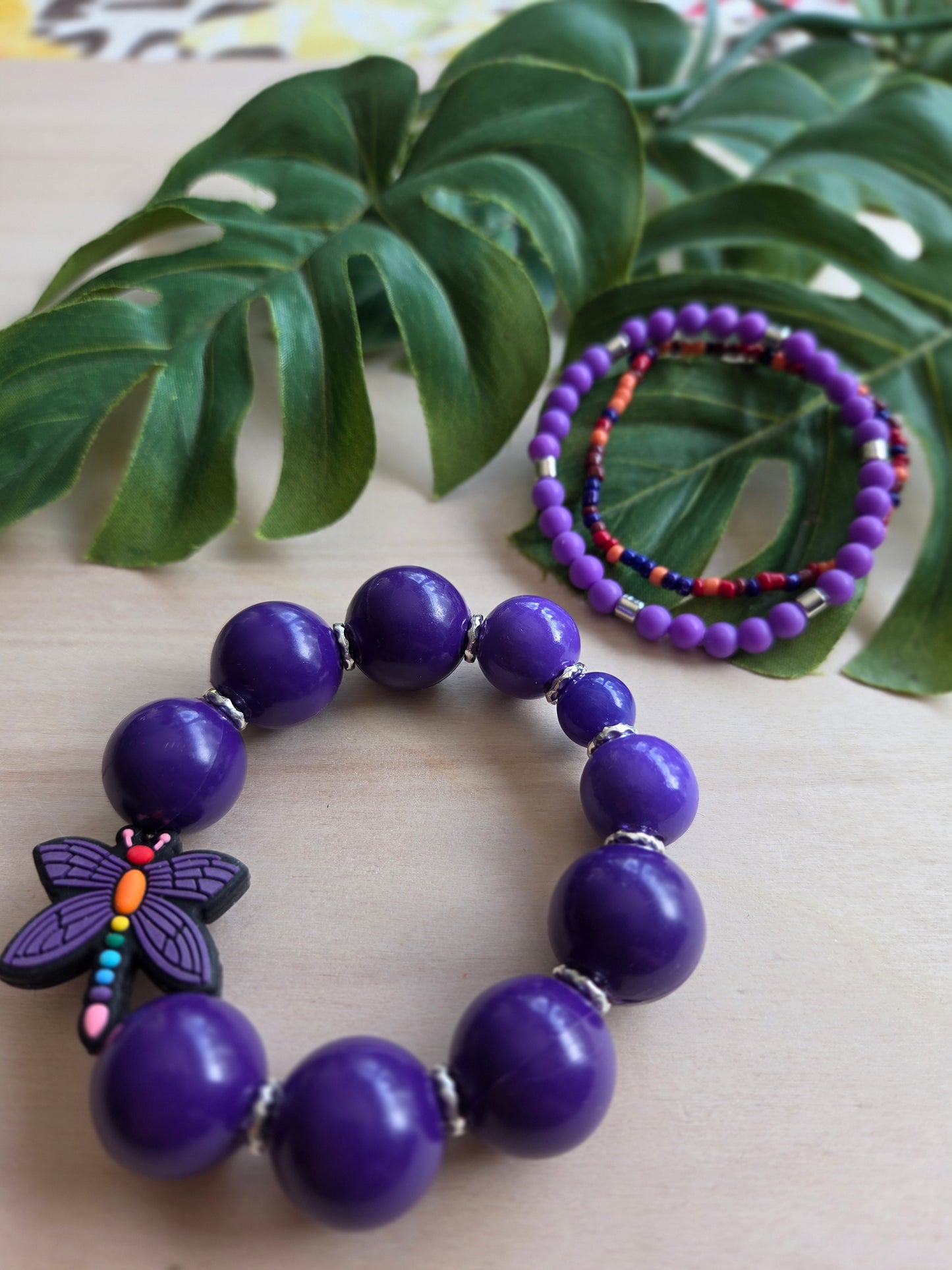 Armbänder Lila mit großem Schmetterling