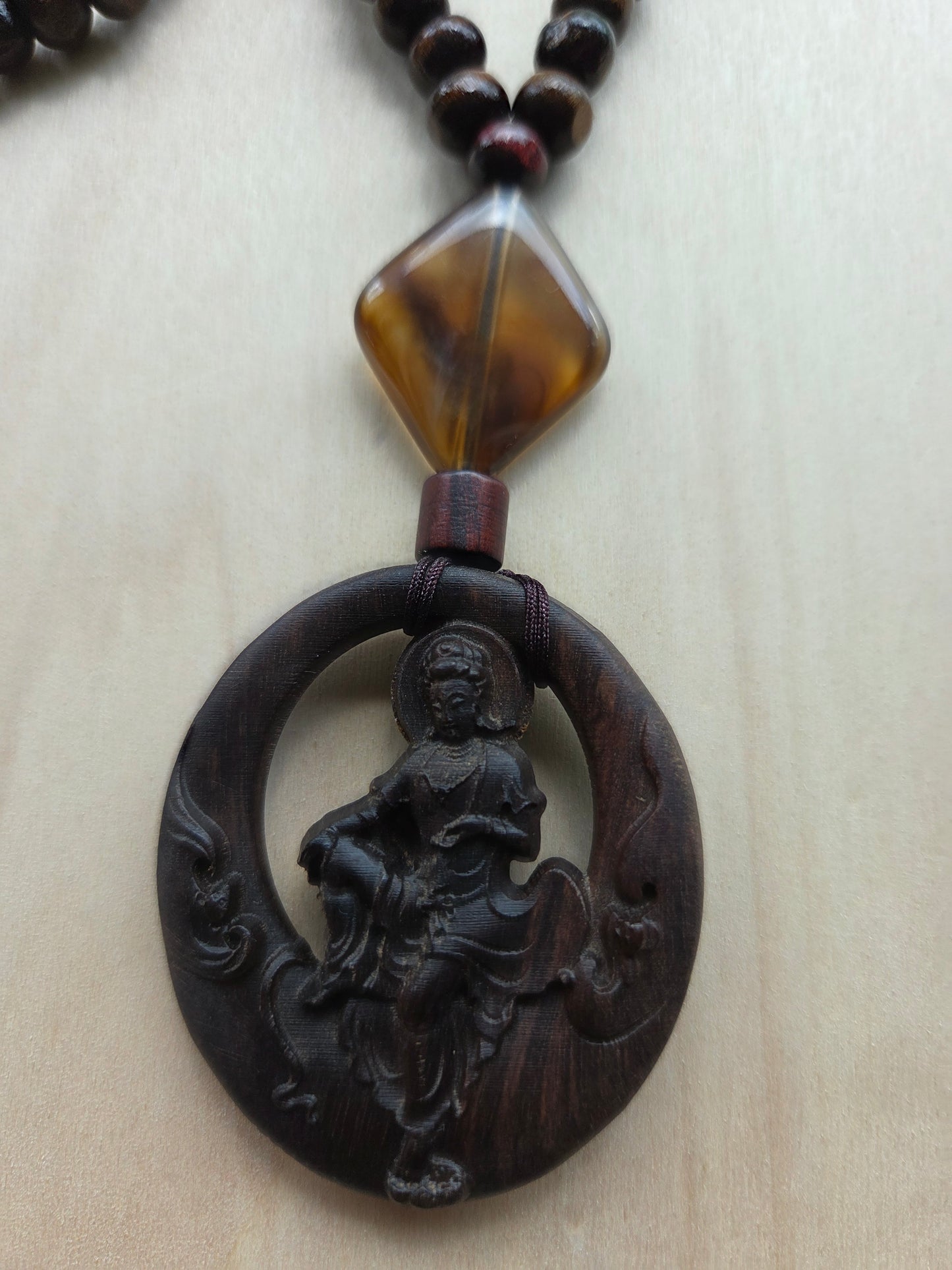 Halskette mit AH Buddha braun