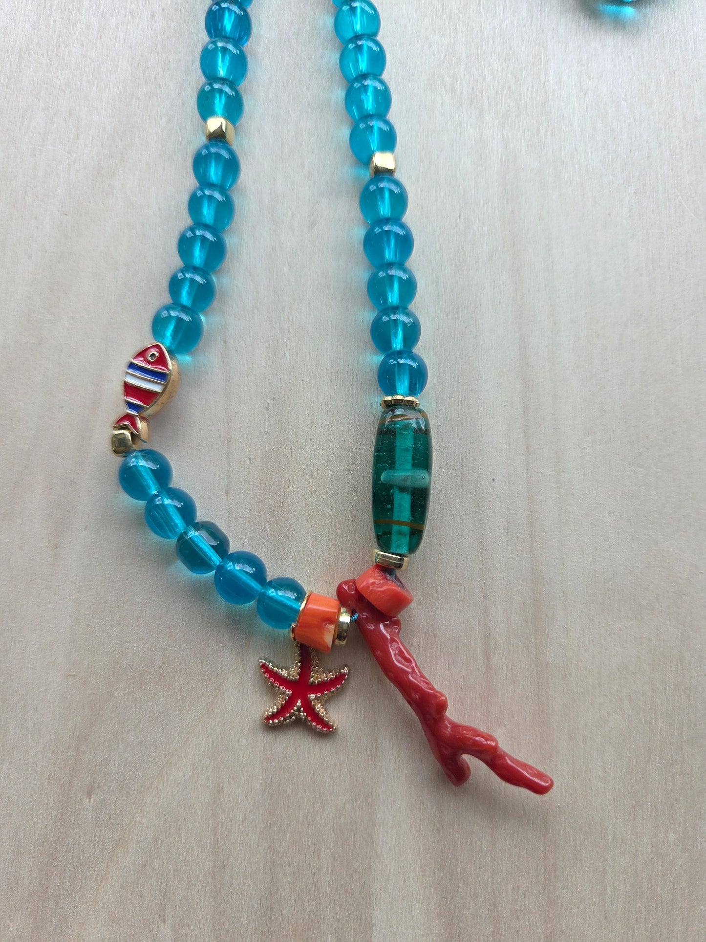 Halskette mit AH Meerestieren blau-bunt