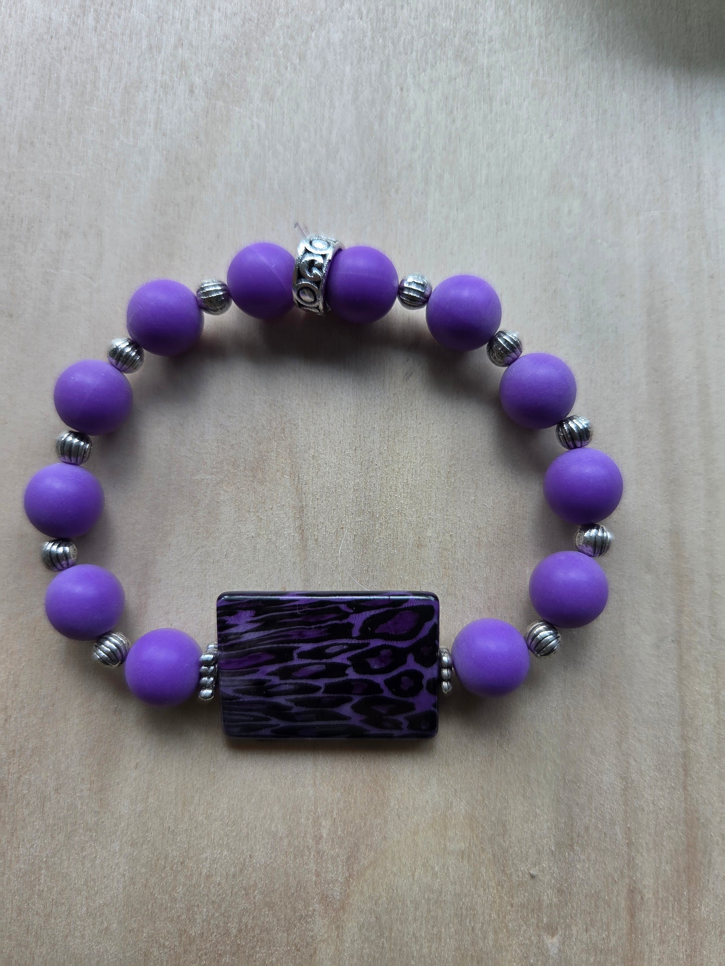 Armbänder Lila mit Leo Perle 3er- Set
