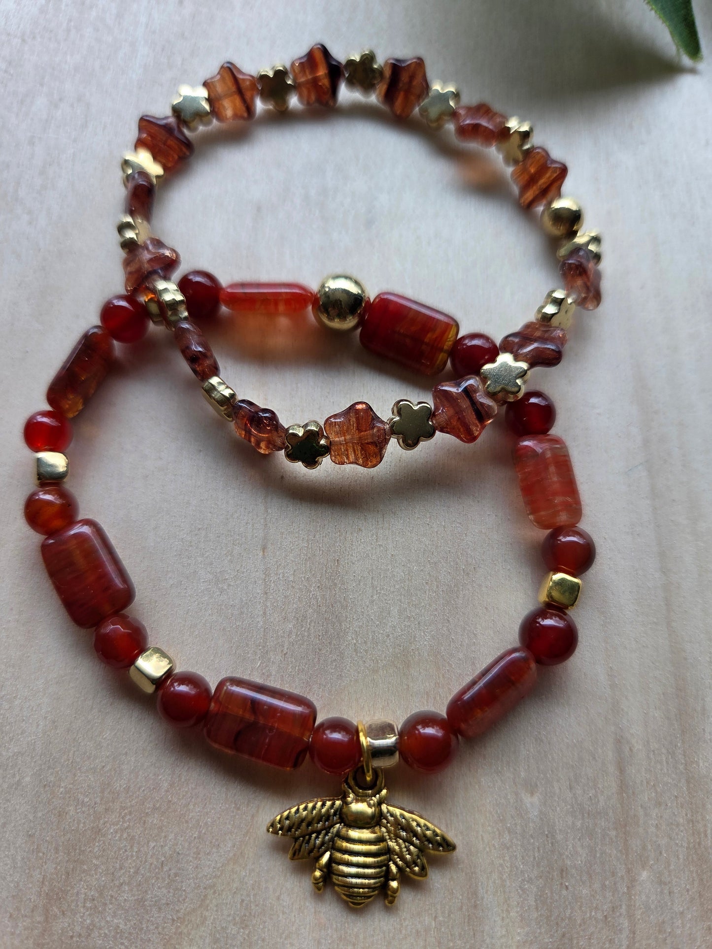 Armbänder mit AH Biene Rotbraun 3er- Set