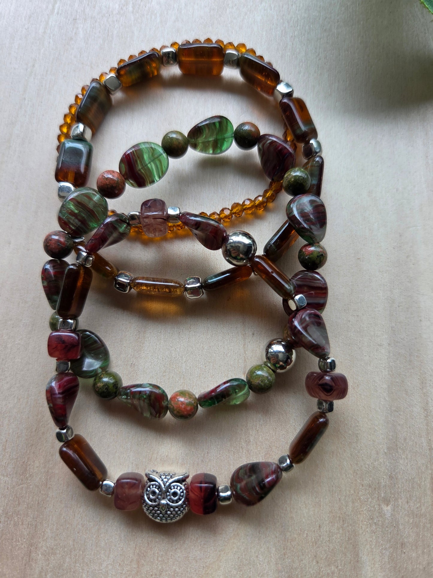 Armbänder braun mit Eule 4er- Set