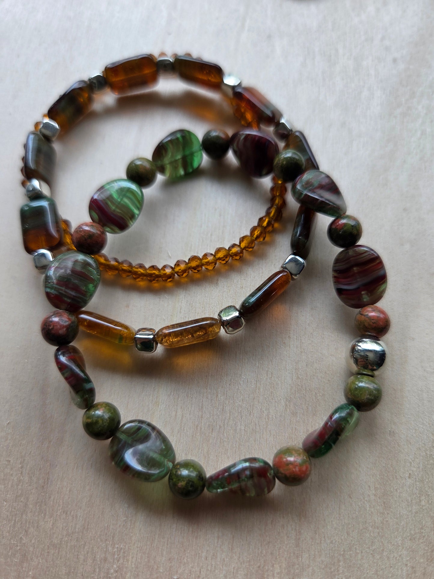 Armbänder braun mit Eule 4er- Set