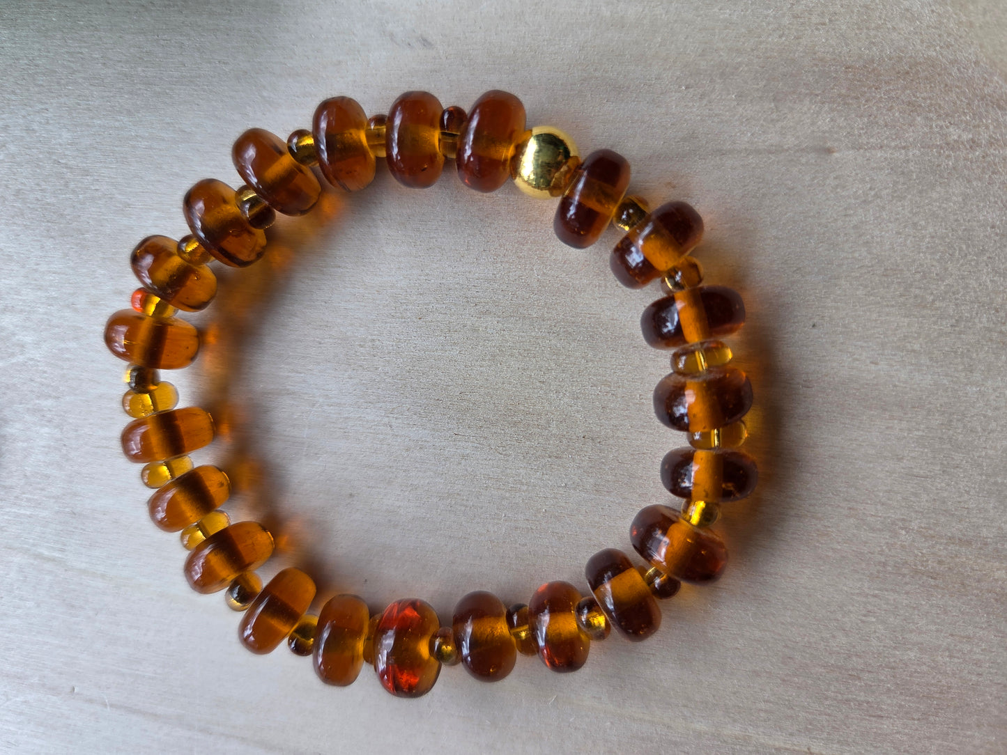 Armbänder mit Leo Kopf Perle braun Glas 3er- Set
