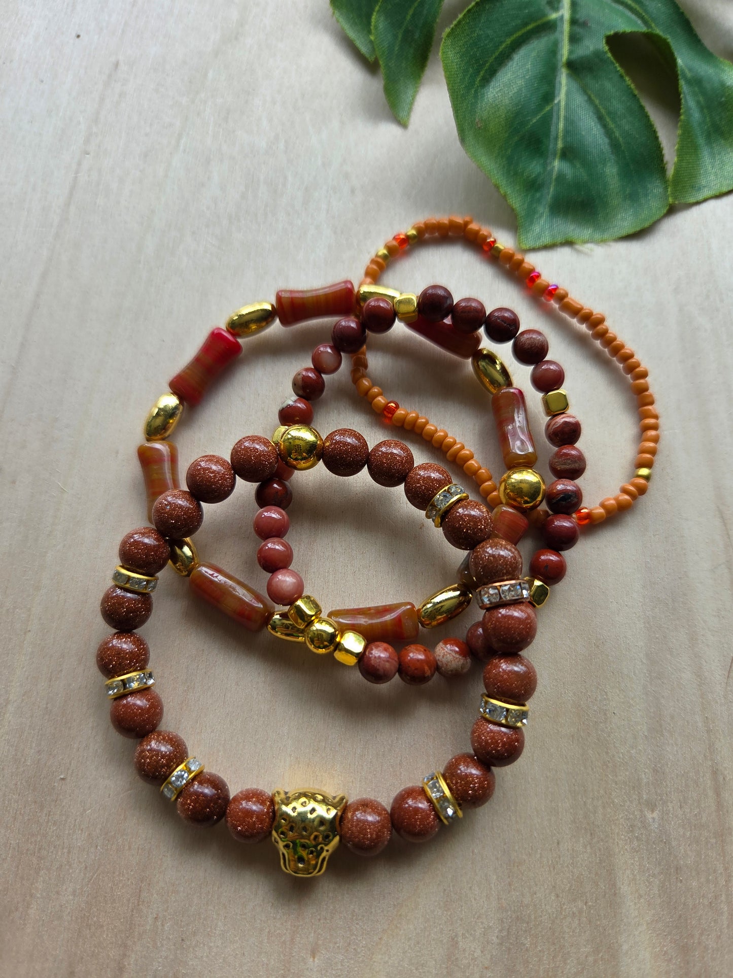 Armbänder braun mit Leo Kugel 4 er- Set