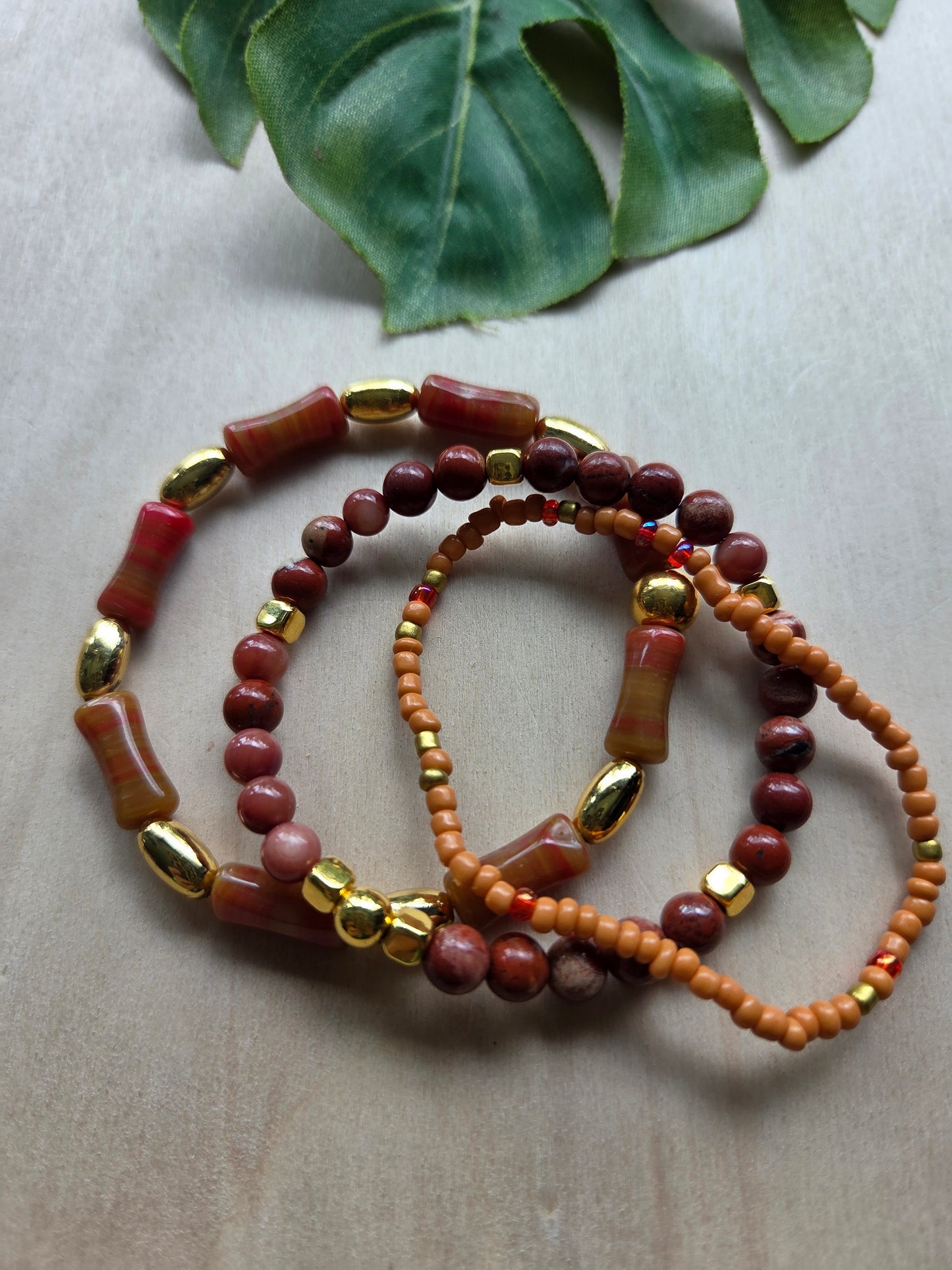 Armbänder braun mit Leo Kugel 4 er- Set
