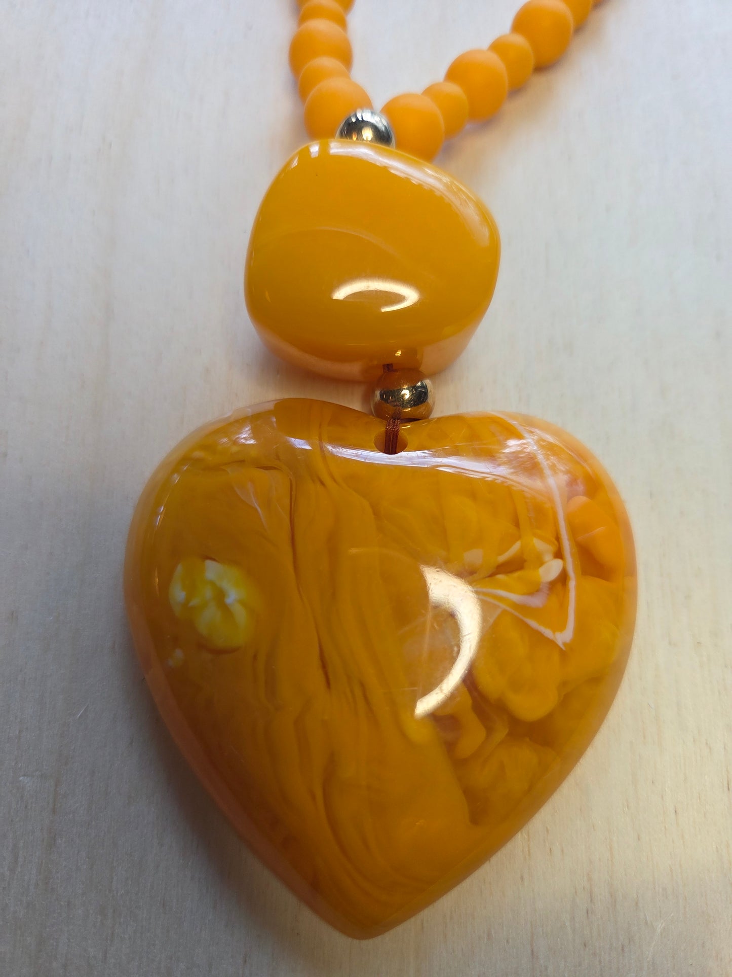 Halskette mit AH Herz Big Orange