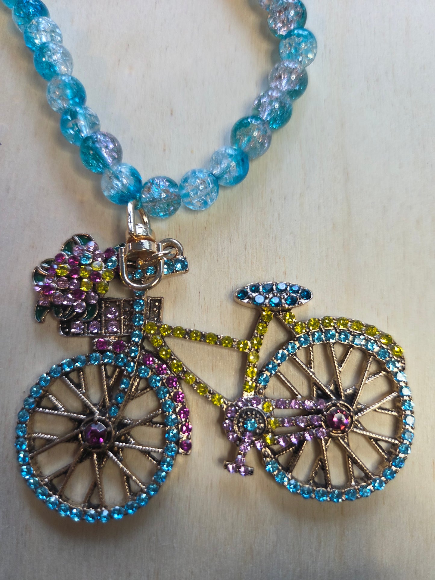 Halskette mit AH Fahrrad bunt