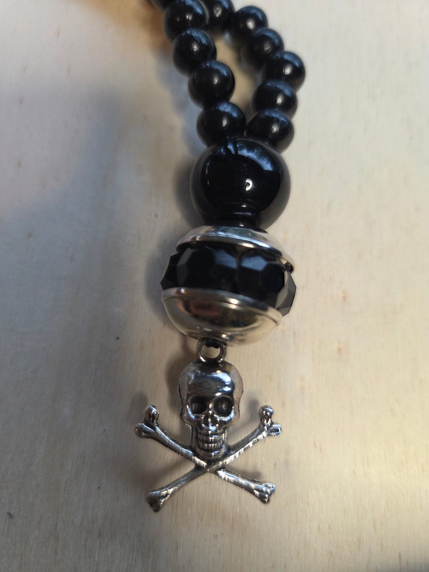Halskette mit Totenkopf schwarz und Ohrringen