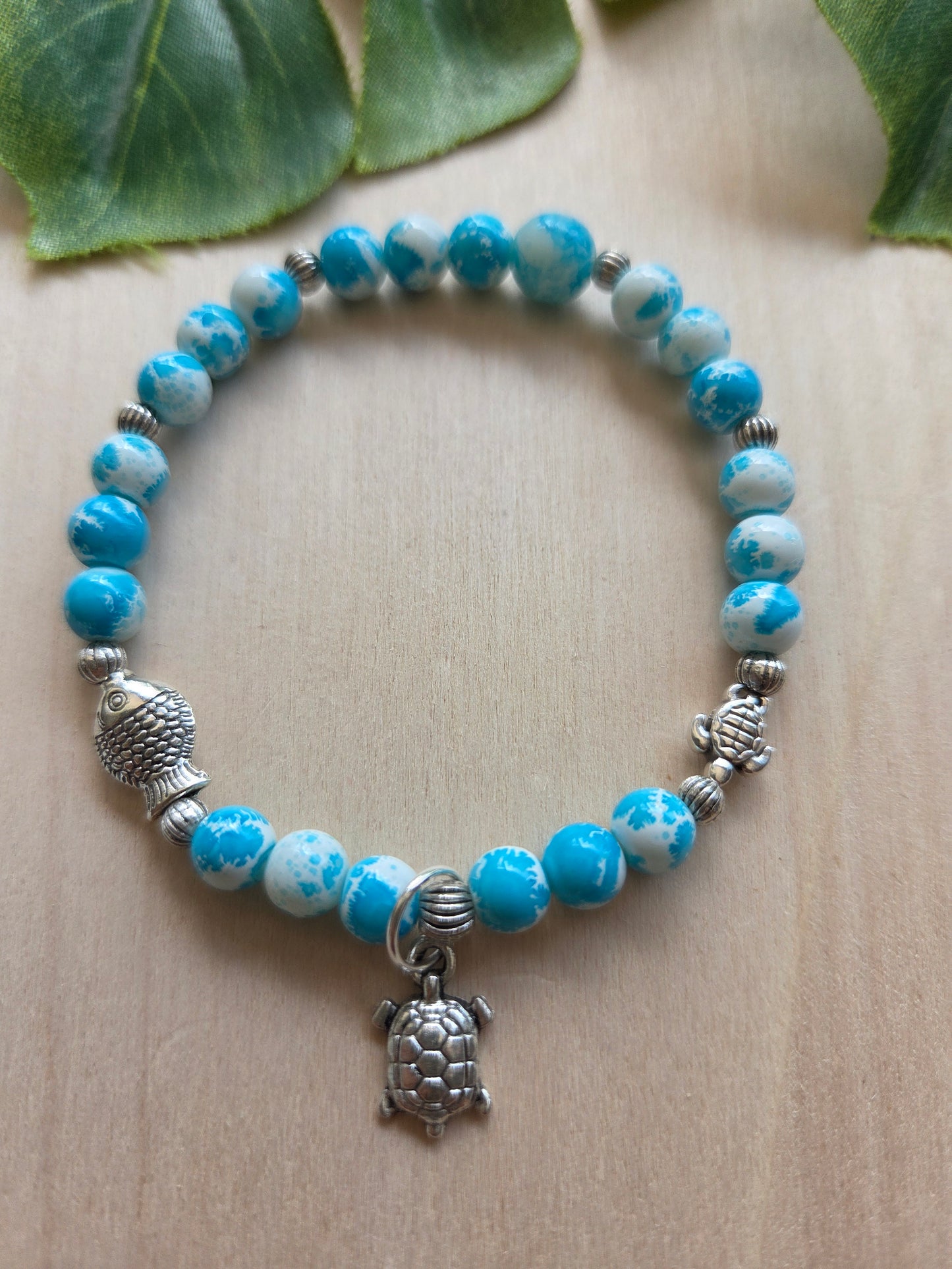 Armbänder weiß/blau mit AH Schildkröte