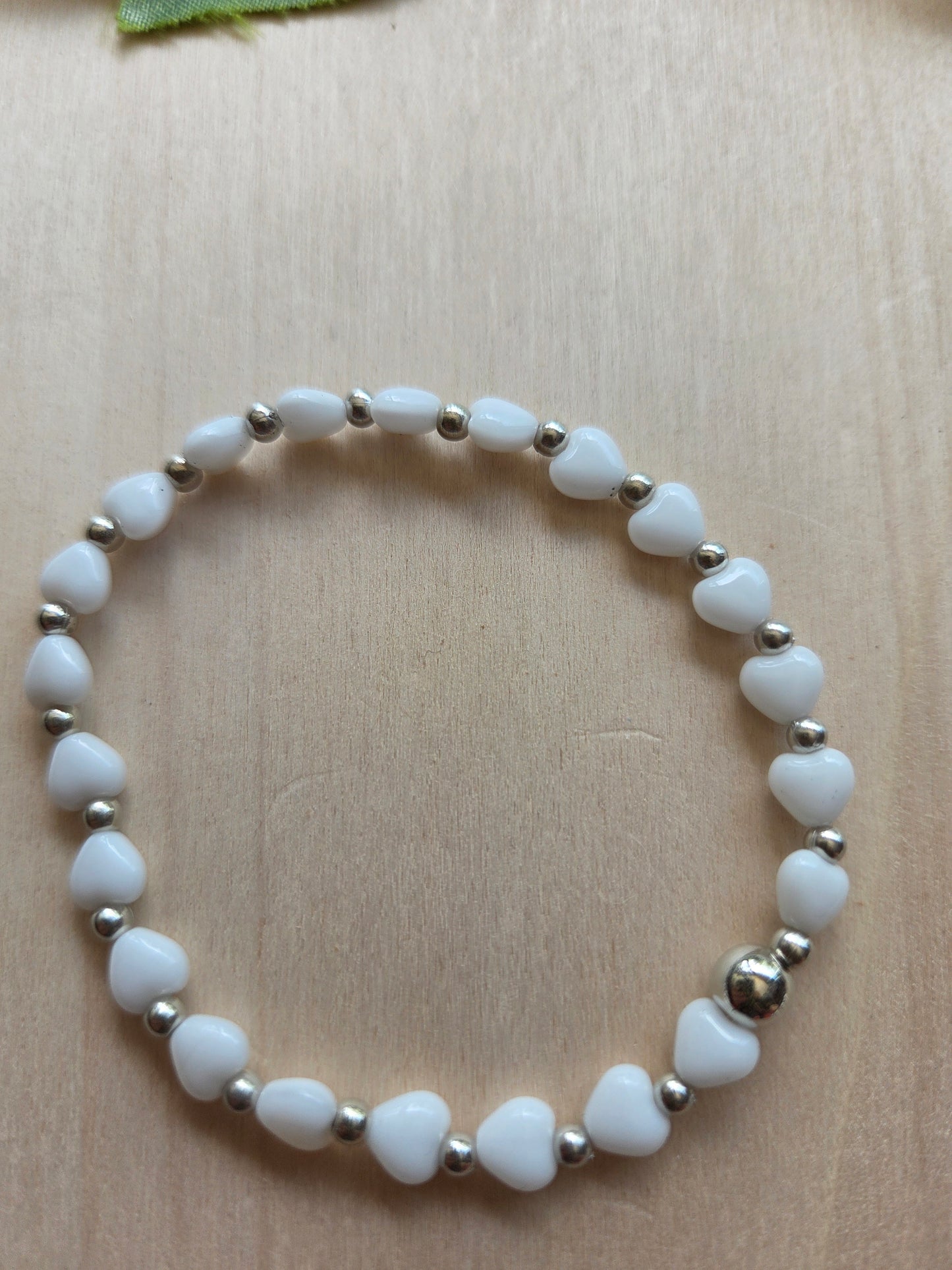 Armbänder weiß/grün mit AH Schmetterling 3er- Set