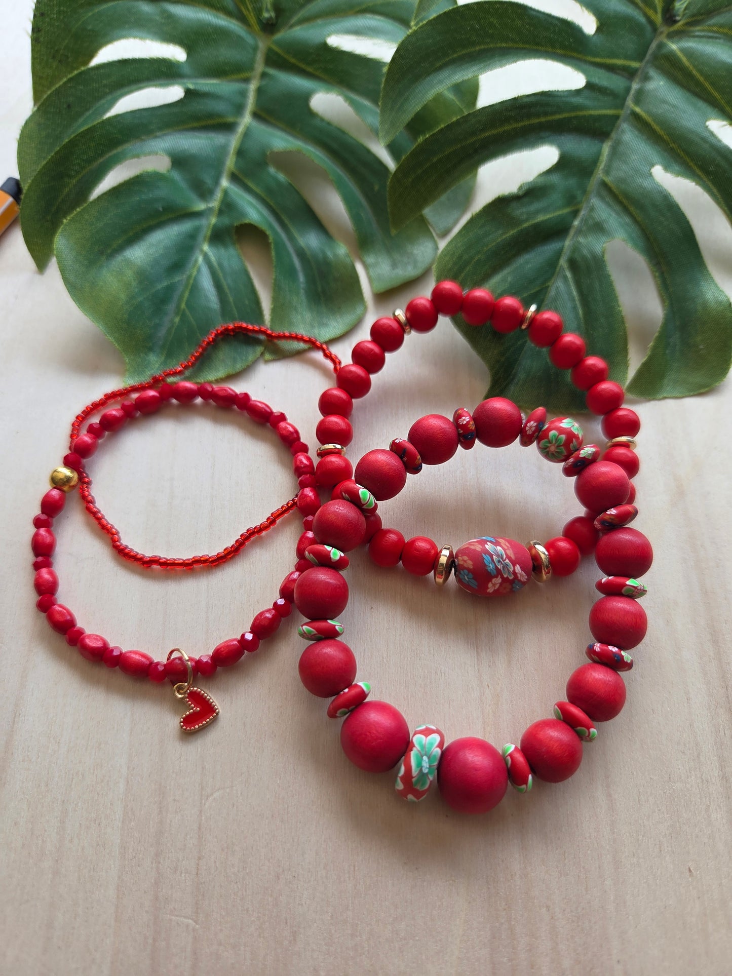 Armbänder Rot 4 er Set mit Blumen Perlen