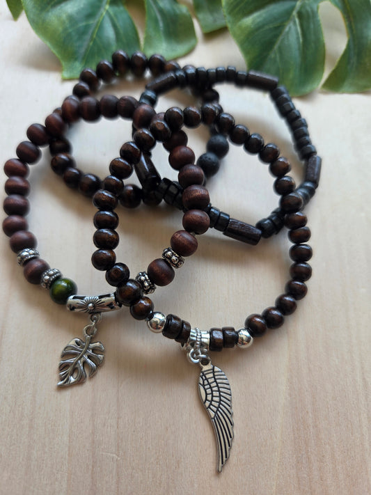Armbänder Holz braun 4 er Set mit Anhänger