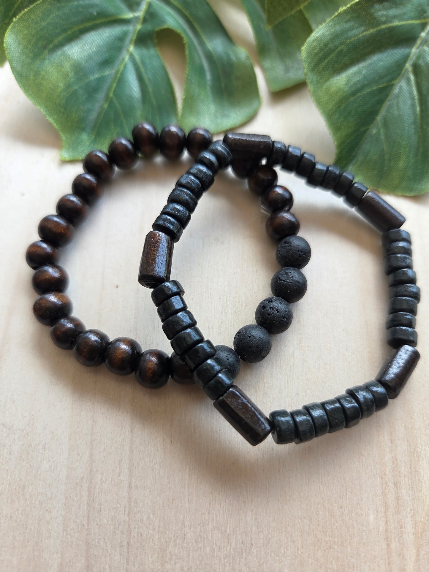 Armbänder Holz braun 4 er Set mit Anhänger