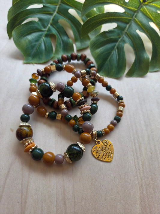 Armbänder BOHO Style  braun/Grün mit Herz AH