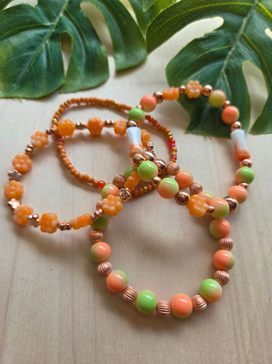 Armbänder Orange  mit Blütenperlen  4 er Set