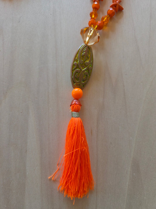 Halskette  Orange mit Quaste