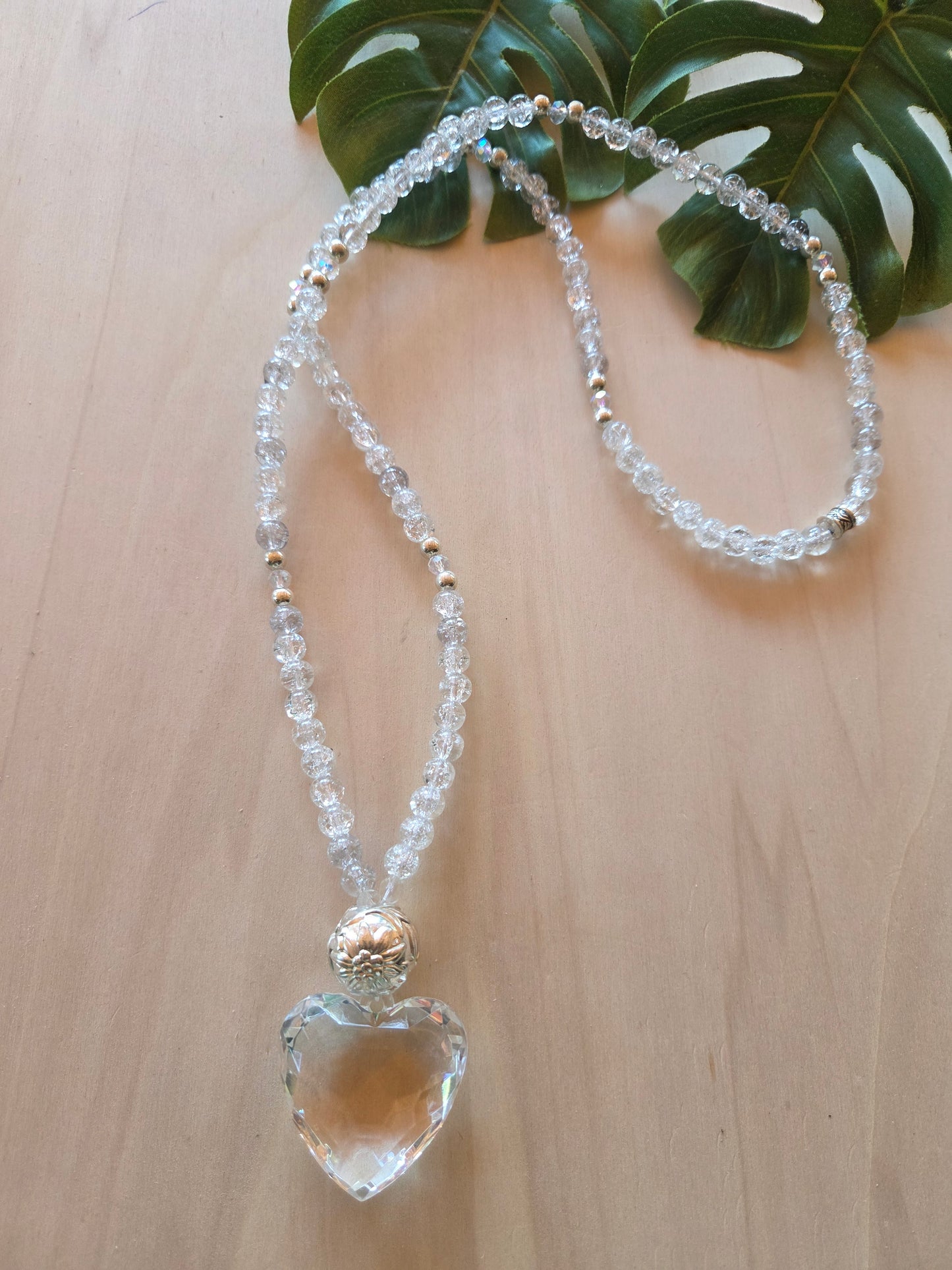 Halskette  Glas Weiß mit AH  Herz