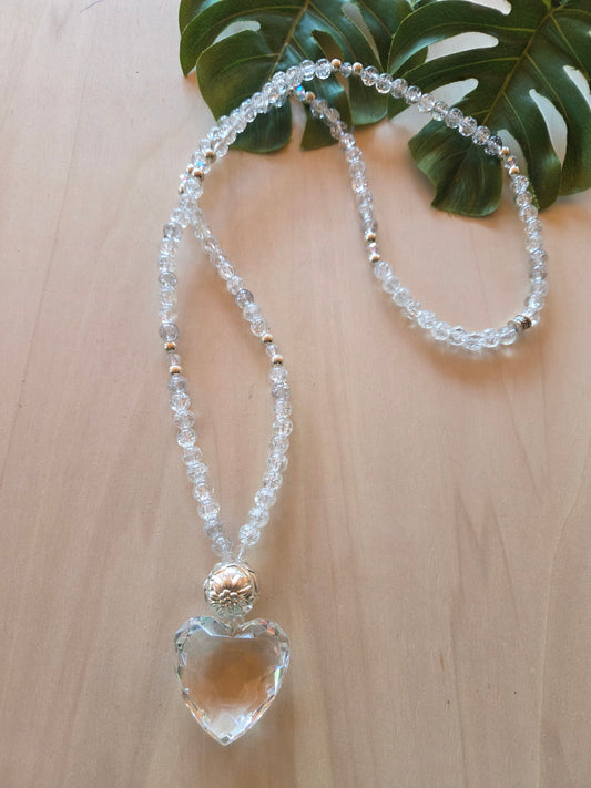 Halskette  Glas Weiß mit AH  Herz