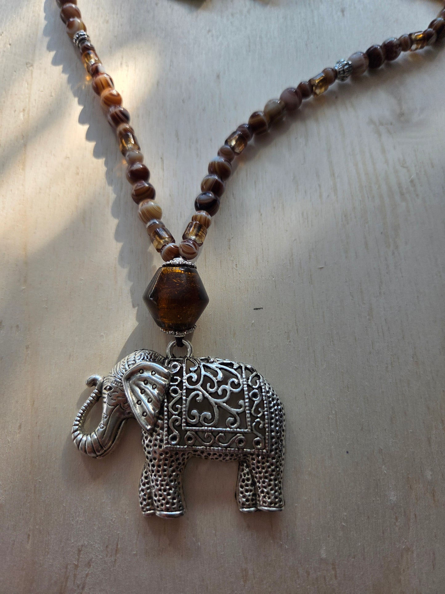 Halskette  braun Stein mit AH Elefant