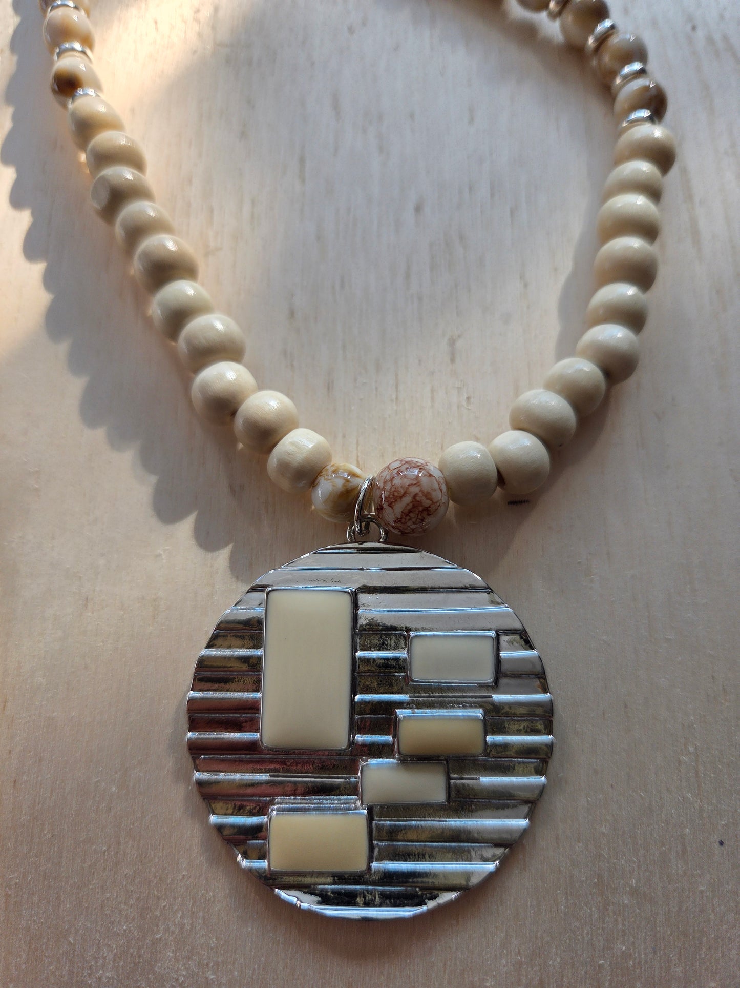 Halskette beige mit AH Modisch