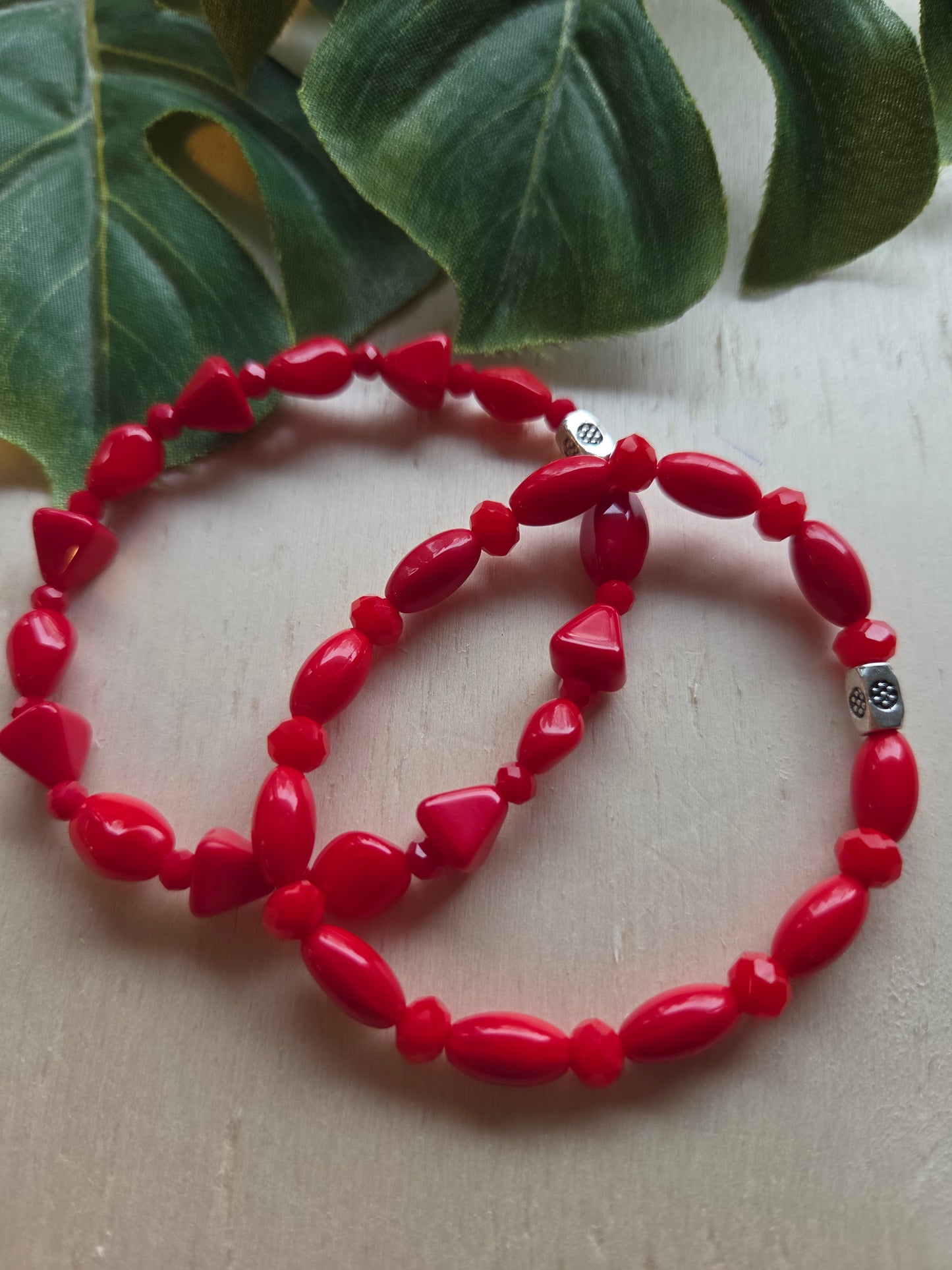 Armbänder 3er Set Perlen Rot mit Blüte