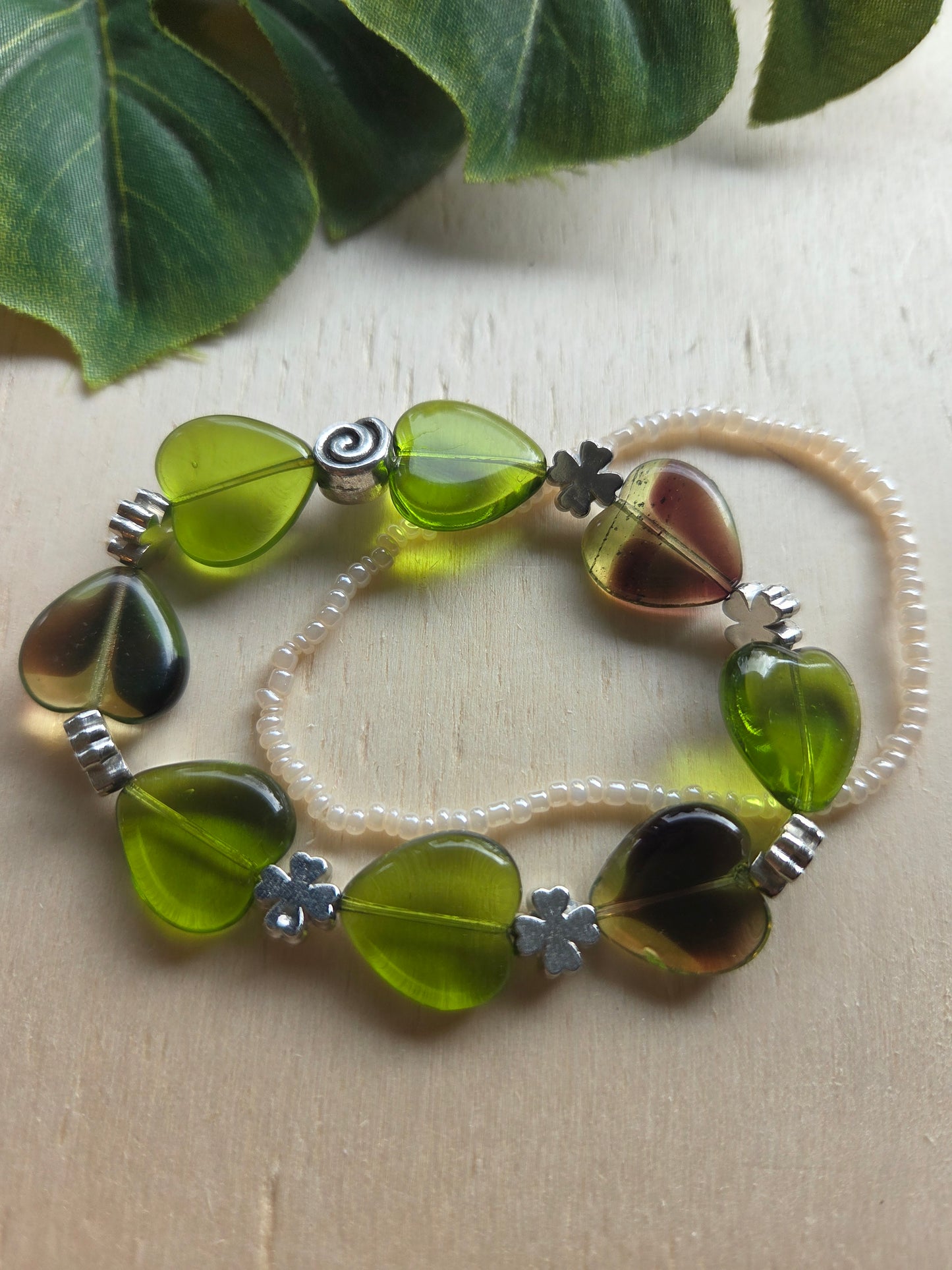 Armbänder 3er Set Oliv Grüne Perlen mit Weiß