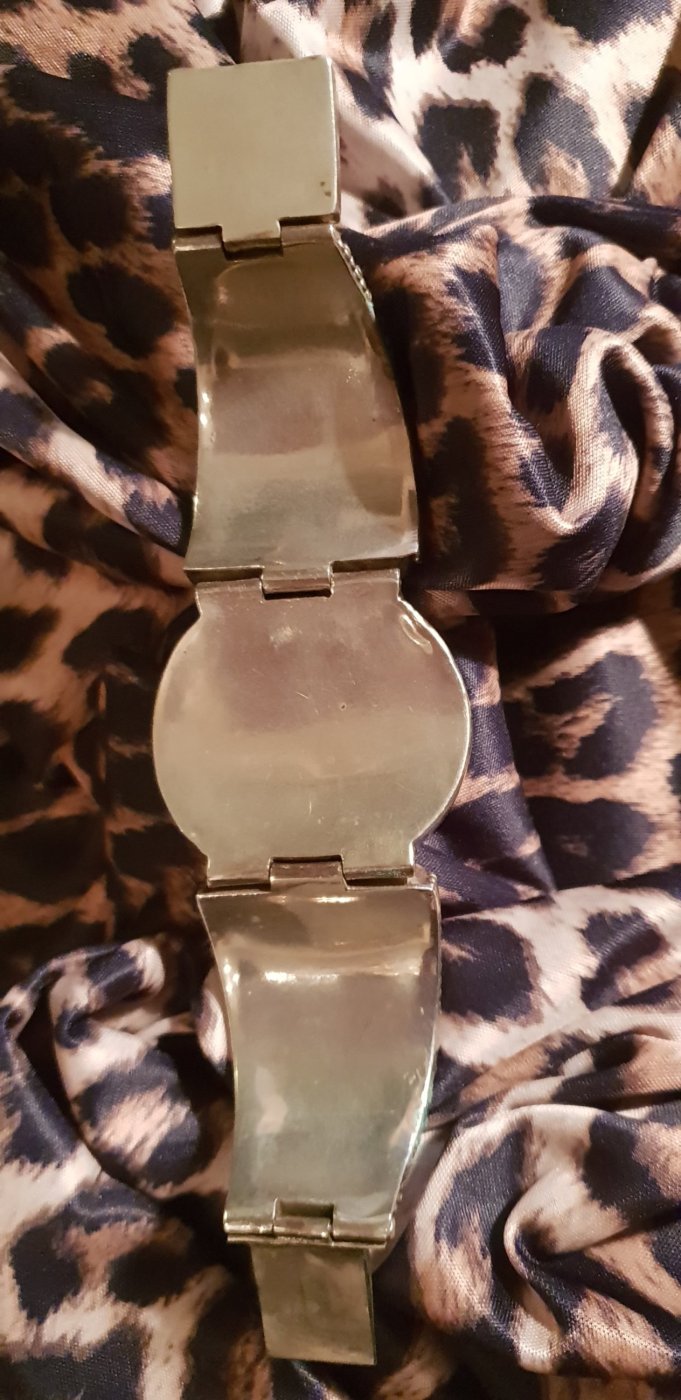 Armband mit Steinen und Silber Band