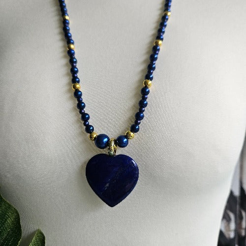 Halskette  Naturperlen Lapis blau mit Lapis  Herz