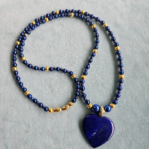 Halskette  Naturperlen Lapis blau mit Lapis  Herz