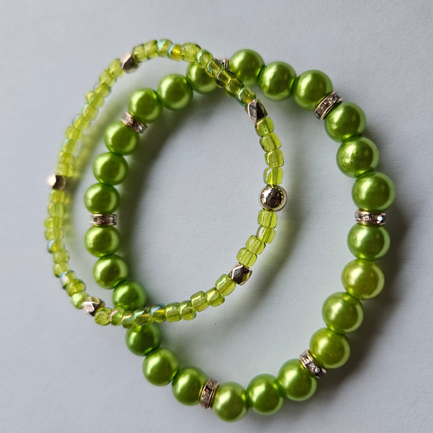 Glas/Perlen Armbänder 3 er Set mit Blüten grün