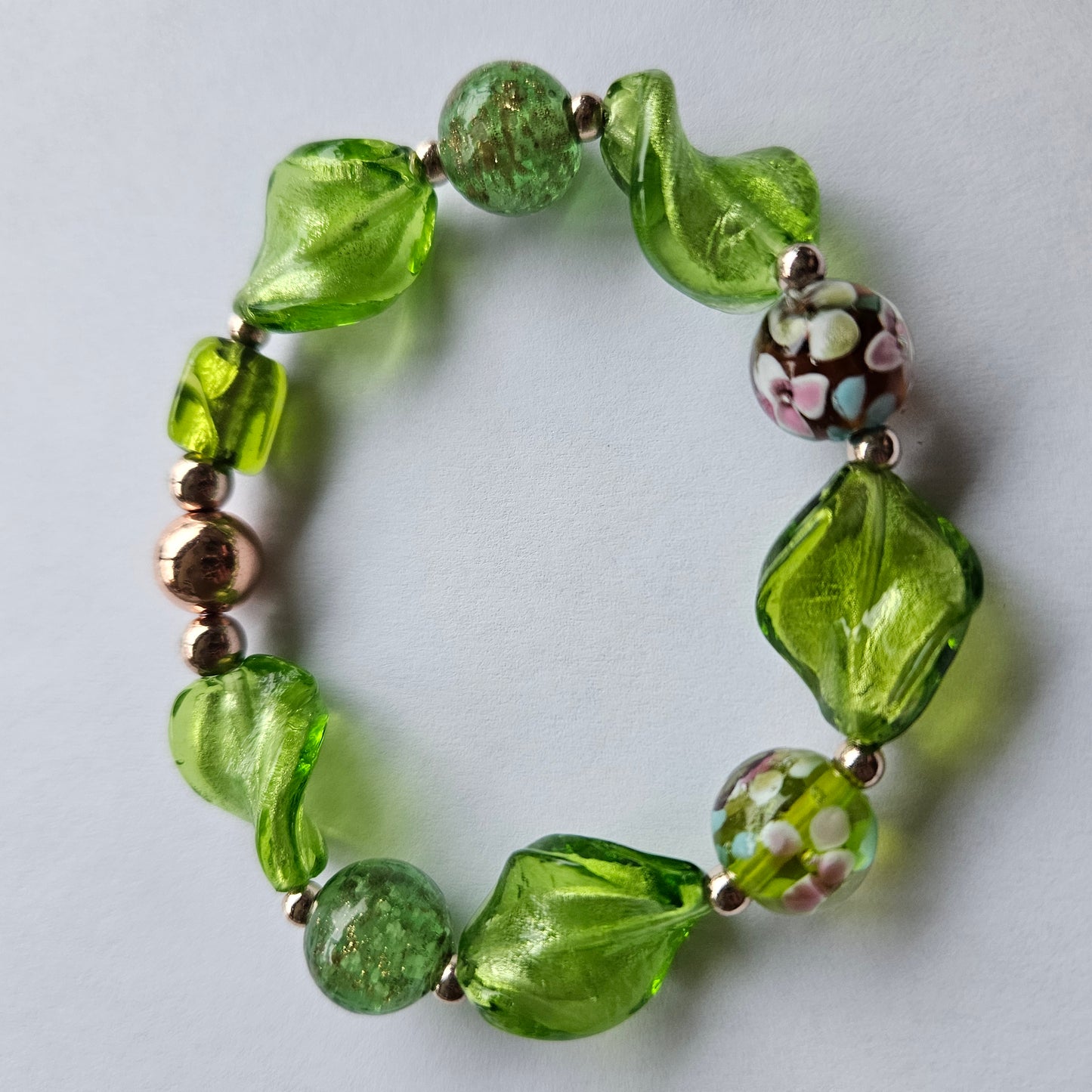 Glas/Perlen Armbänder 3 er Set mit Blüten grün