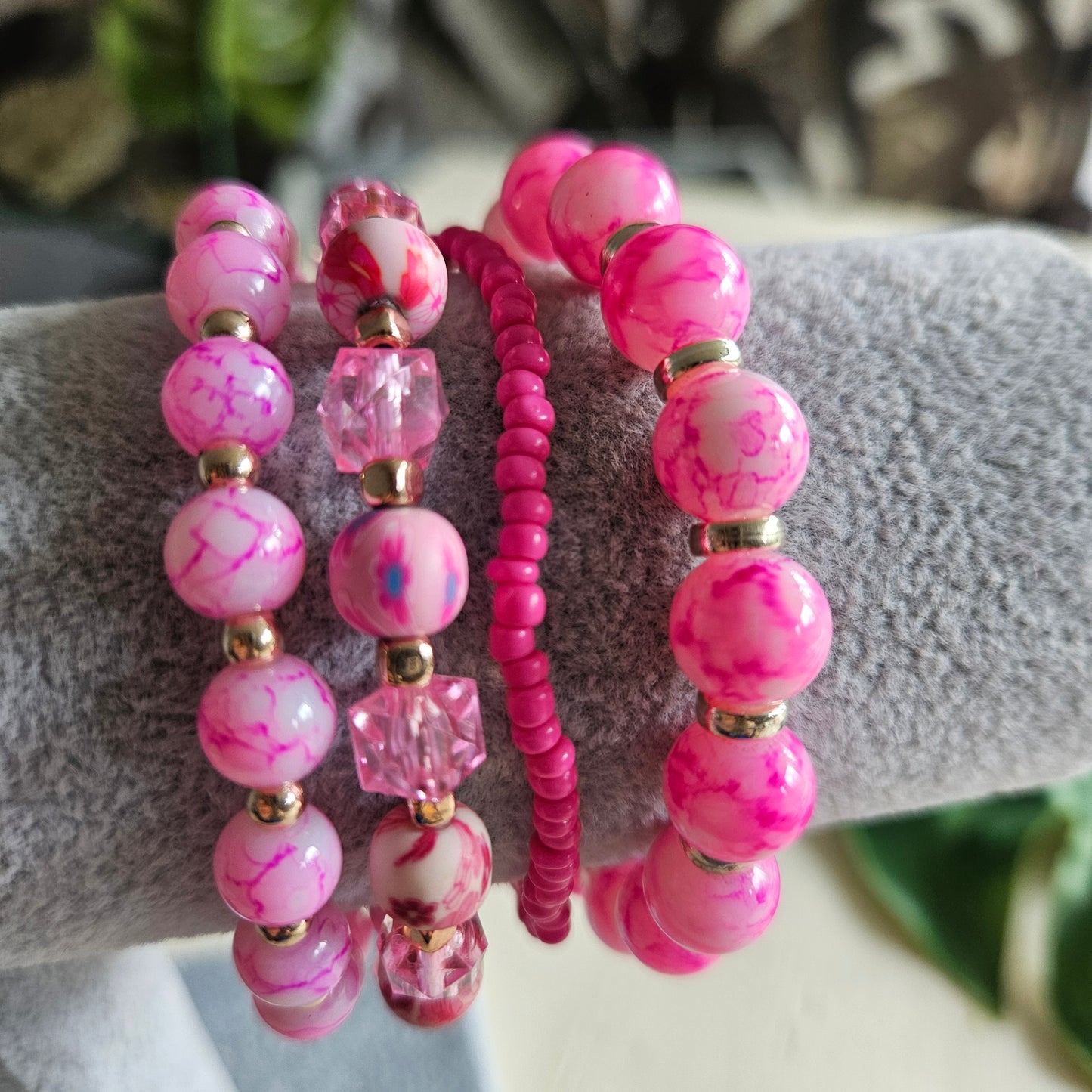 Armbänder 4 er Set  Rosa/Pink mit bunten Perlen