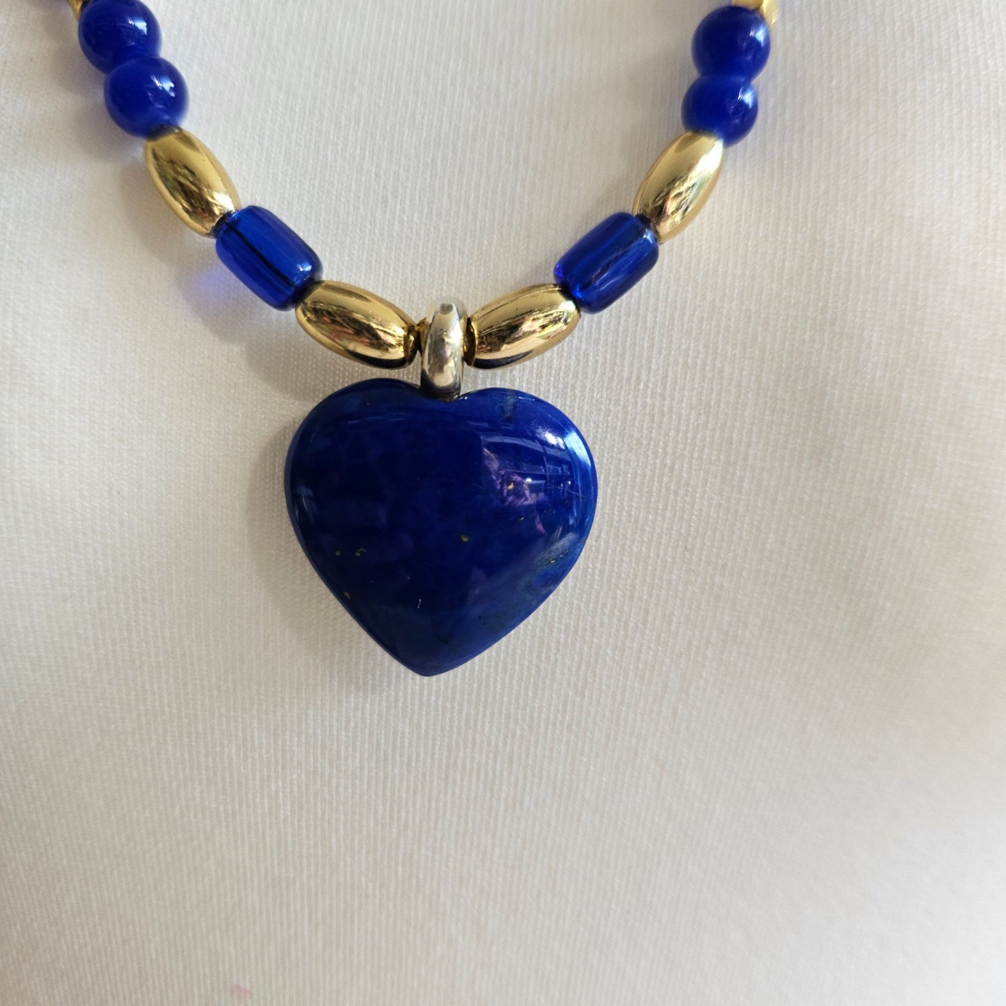 Halskette Perlen Blau mit Herz Lapis Lazuli