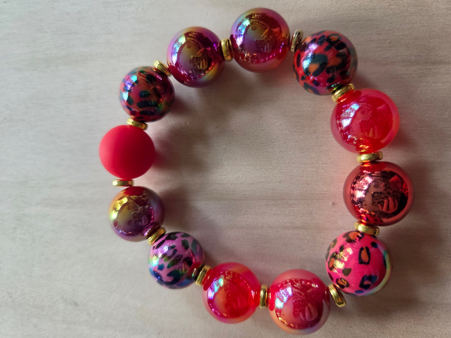 Armband Rot mit Acryl UV Glitzer und Leopard Perlen