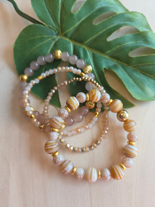 Armbänder  Perlen beige  4 er Set