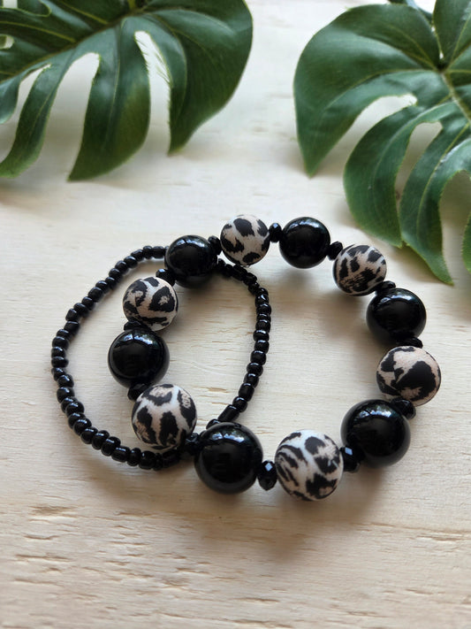 Armbänder 2er-Set Schwarz mit Leo braun