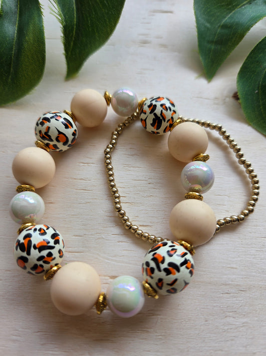 Armbänder mit Leo Perlen Beige/Weiß 2er-Set