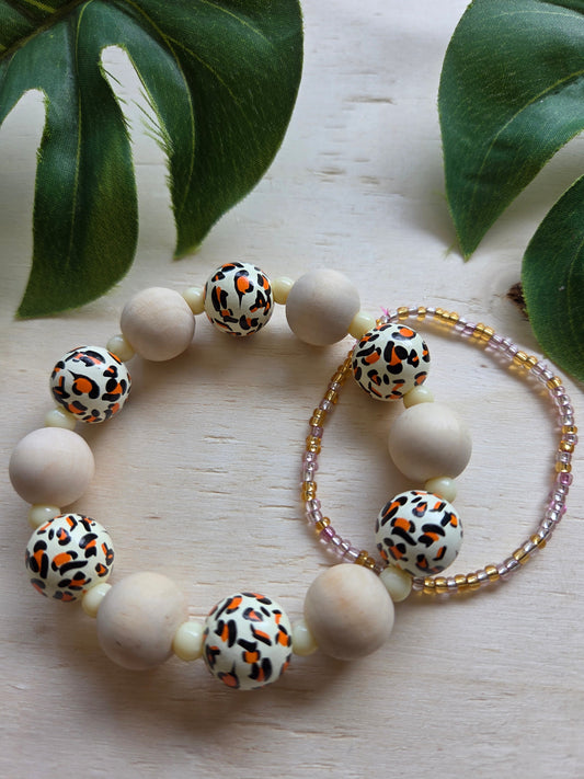 Armbänder mit Leo Kugeln beige 2er-Set