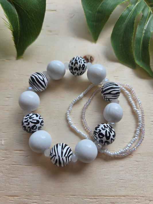 Armbänder mit Leo Kugeln weiß/schwarz 3er-Set