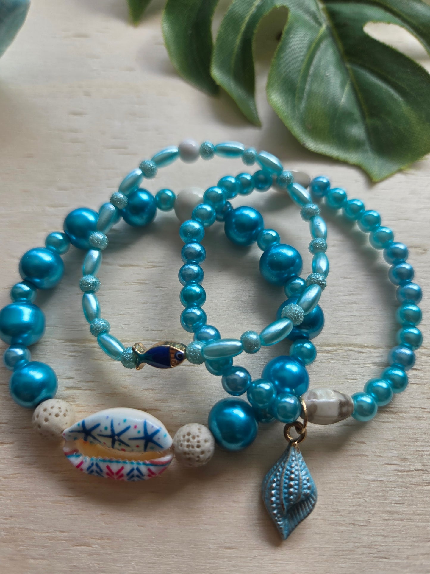 Armbänder mit Muschel und Anhänger blau 3er-Set
