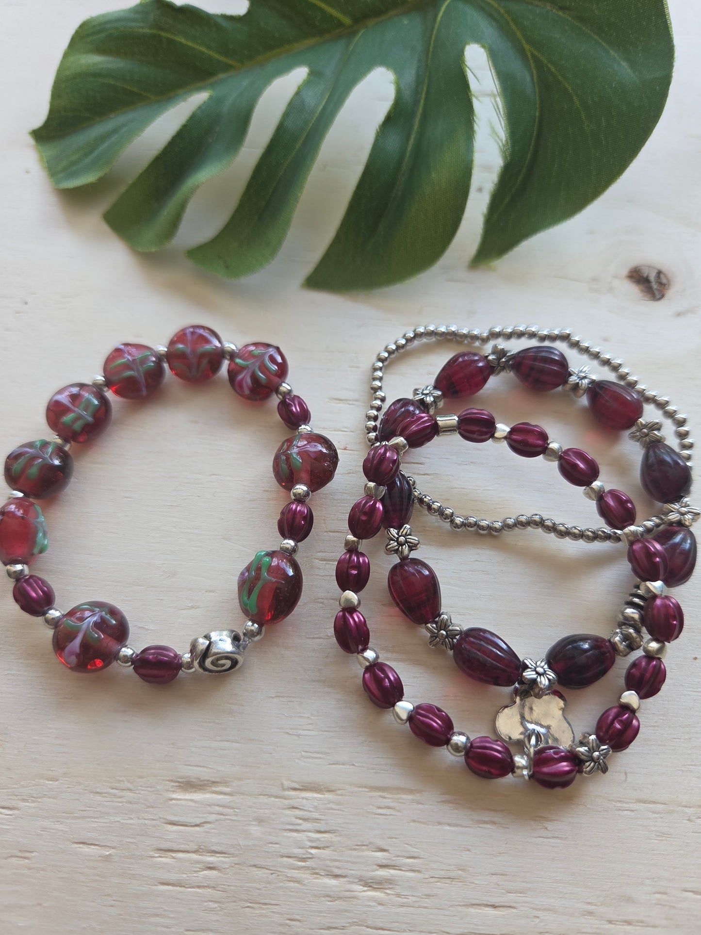 Armbänder Rot Glas  mit Blüten 4er-Set